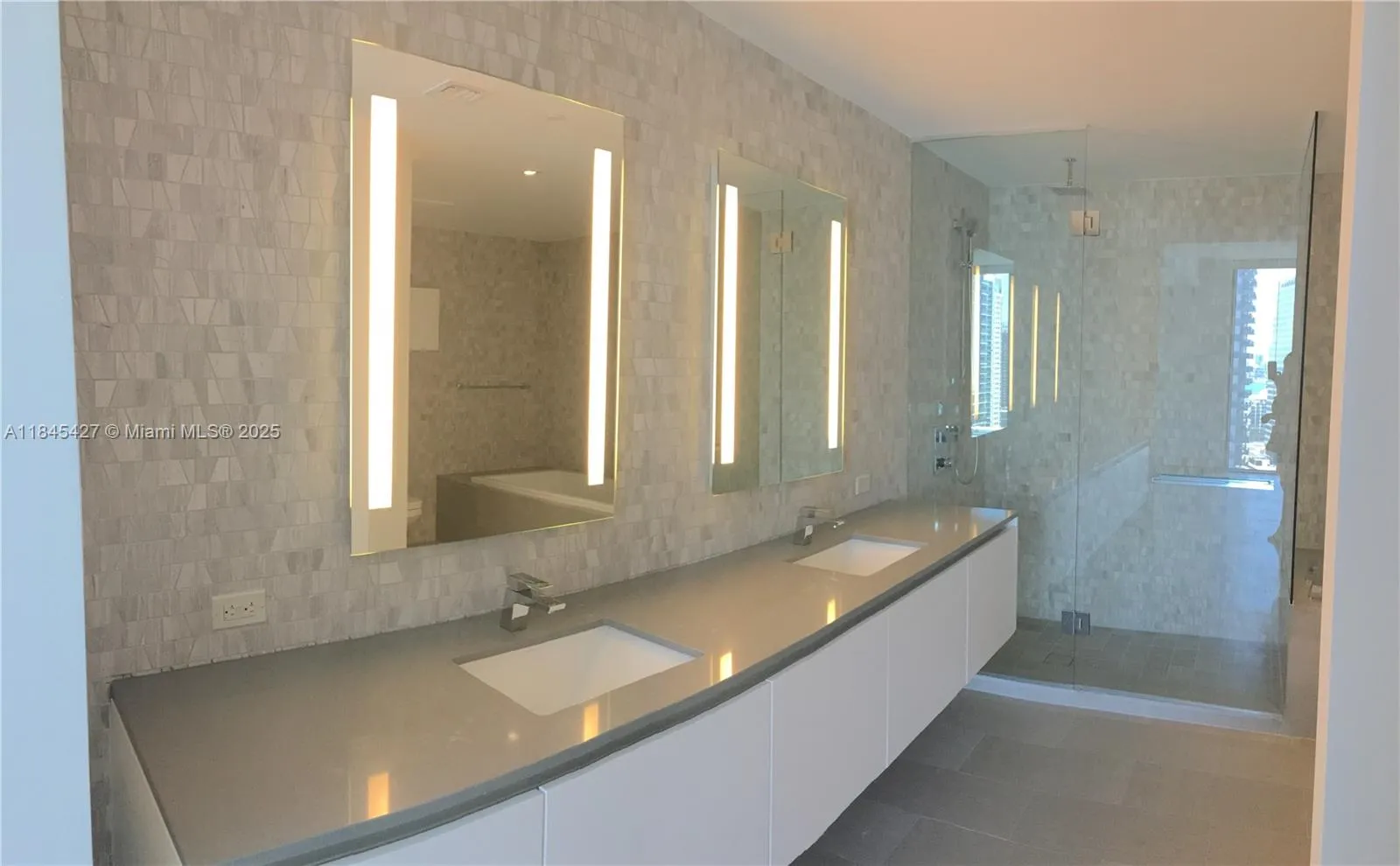 88 SW 7th St # 2305, Miami FL 33130
