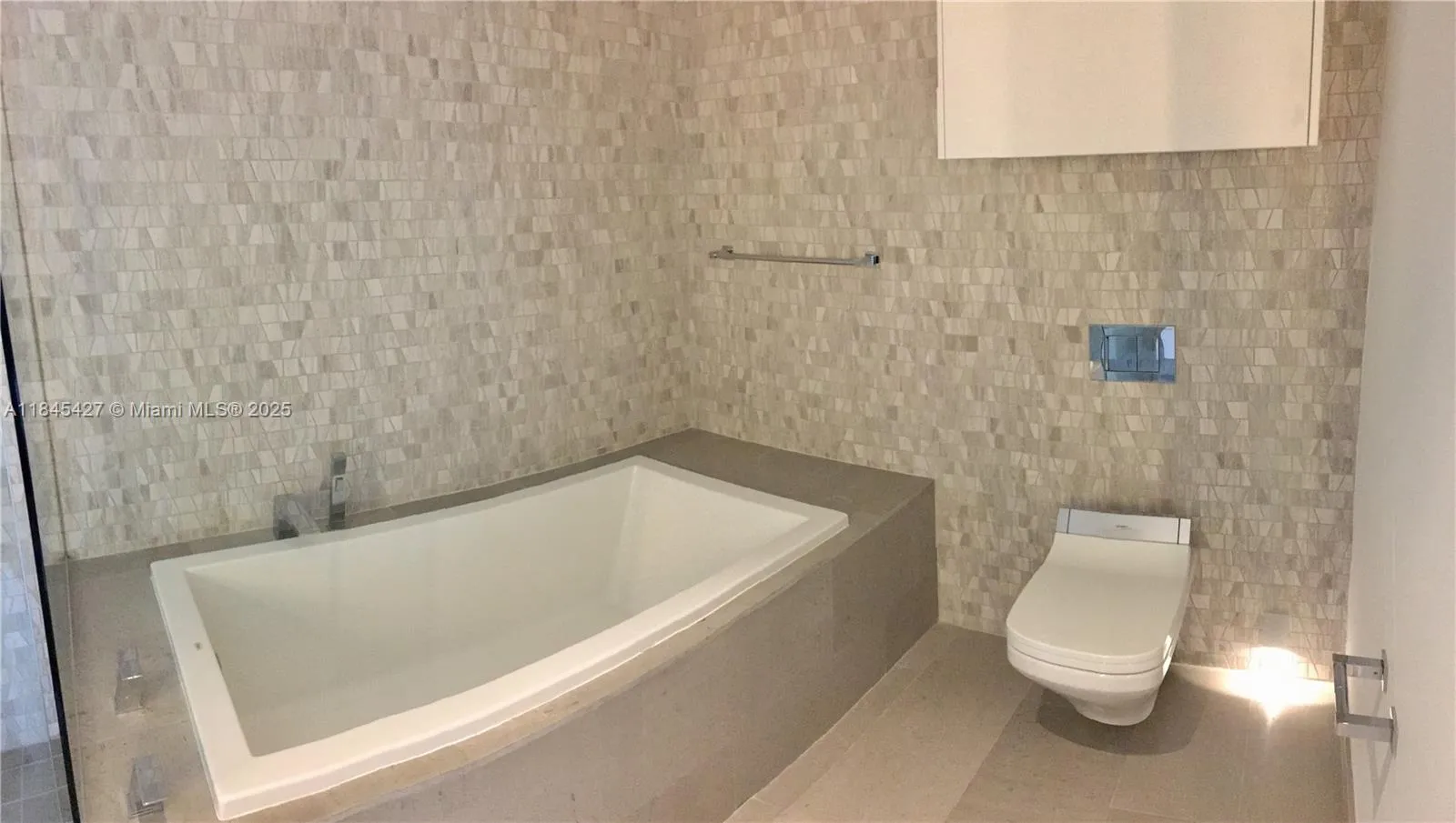 88 SW 7th St # 2305, Miami FL 33130