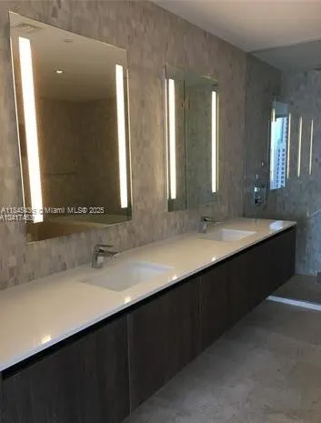 88 SW 7th St # 2603, Miami FL 33130