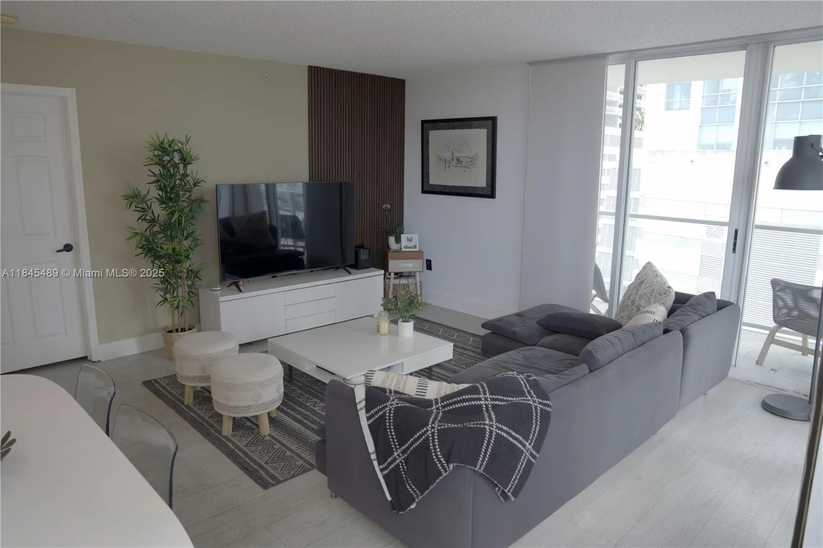 1155 Brickell Bay Dr # 902, Miami FL 33131