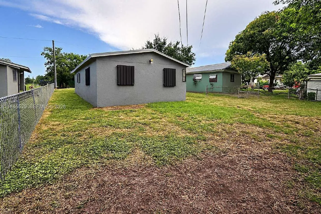 2231 NW 9th Ct, Fort Lauderdale FL 33311