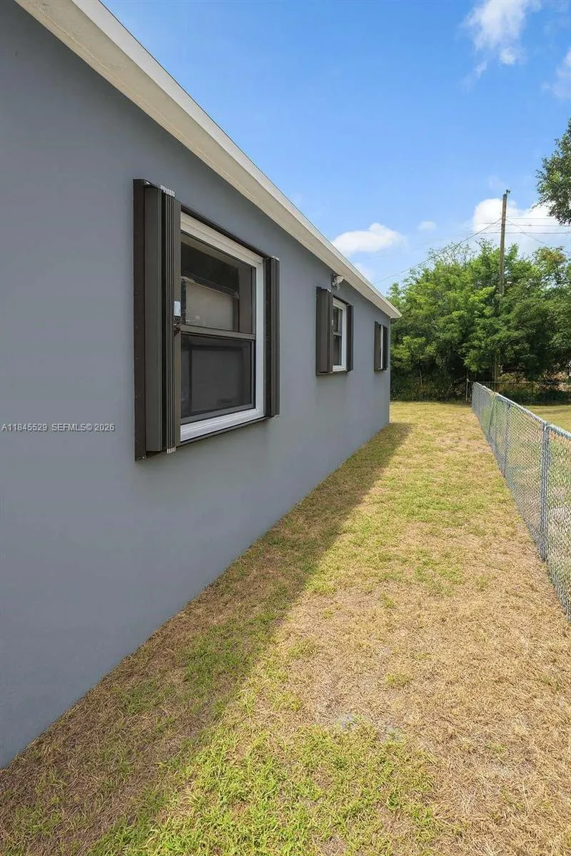 2231 NW 9th Ct, Fort Lauderdale FL 33311