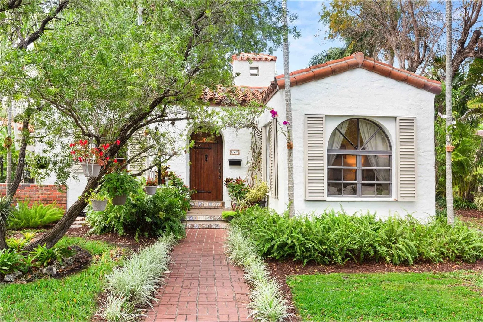 3 bedroom 2 bath for sale at 425 Cadagua Ave, Coral Gables FL 33146