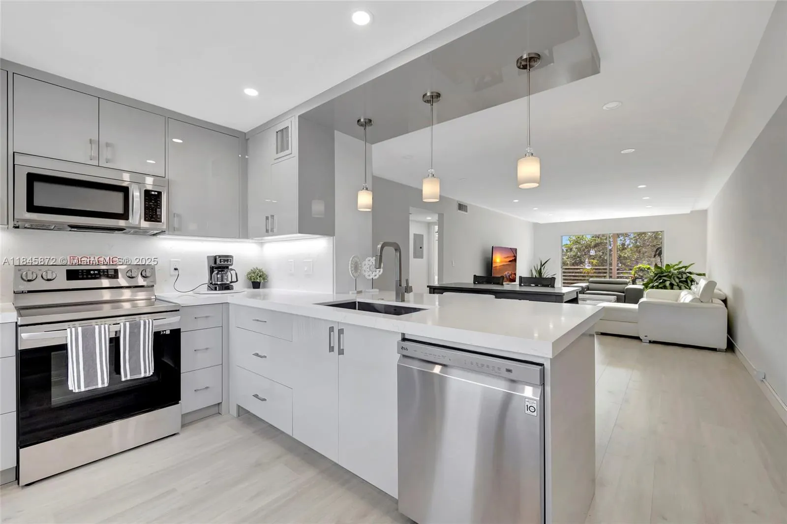 2 bedroom 2 bath for sale at 2101 Lucaya Bnd # E3, Coconut Creek FL 33066