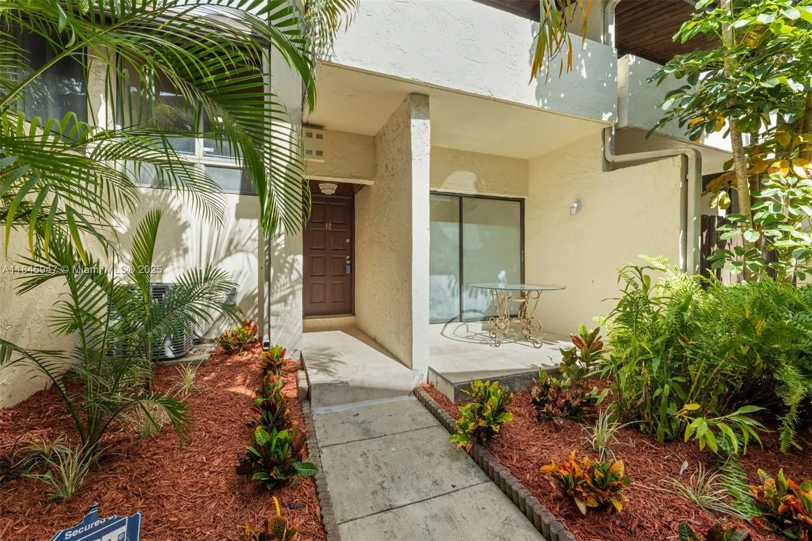 3 bedroom 2 bath for sale at 19460 NE 26th Ave # 12B, Miami FL 33180