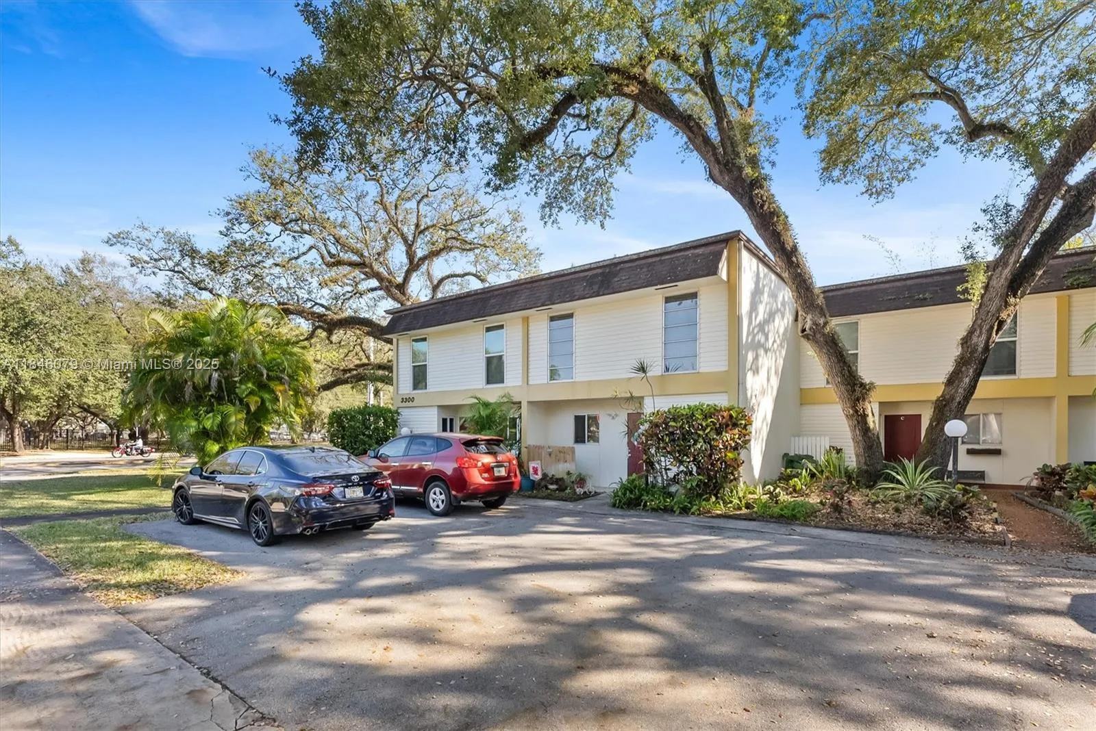 3 bedroom 2 bath for sale at 3300 Atlanta St # 15b, Hollywood FL 33021