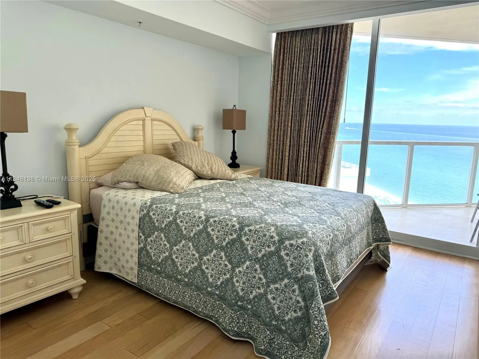 2 bedroom 2 bath for rent at 16699 Collins Ave # 1504, Sunny Isles Beach FL 33160