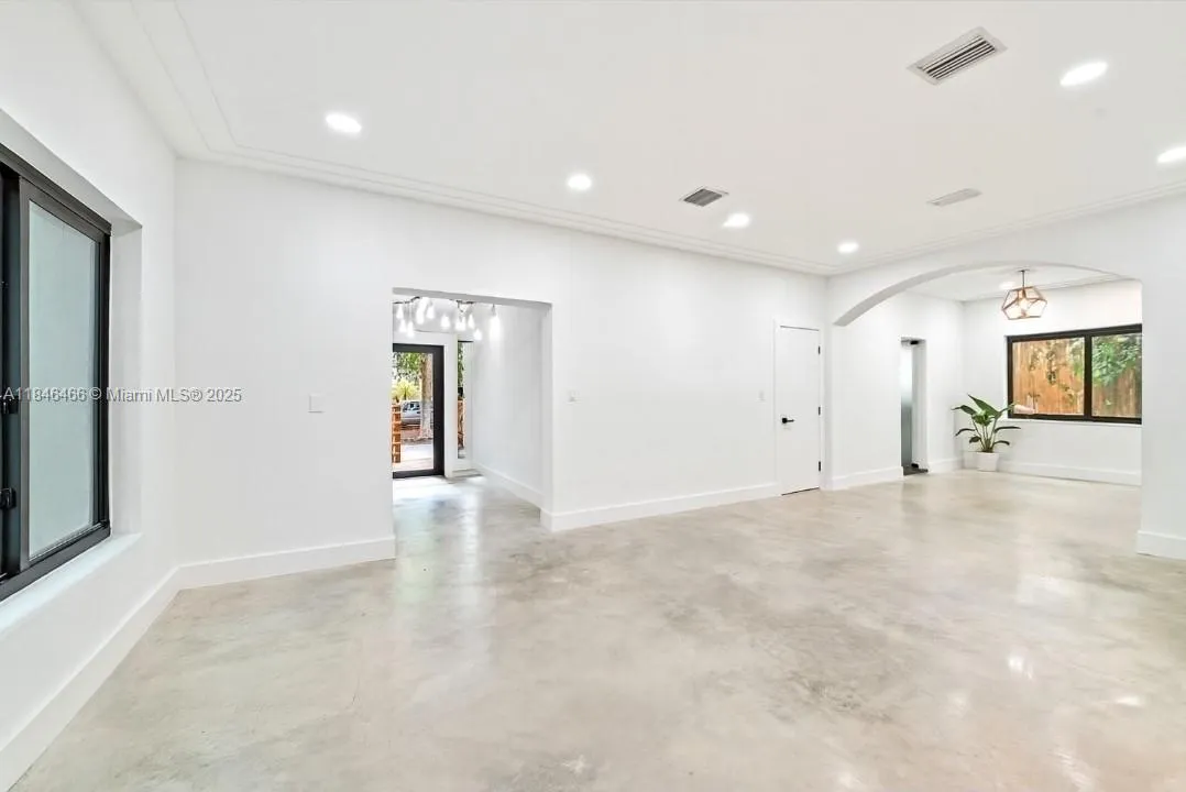 5981 NE 6th Ave, Miami FL 33137