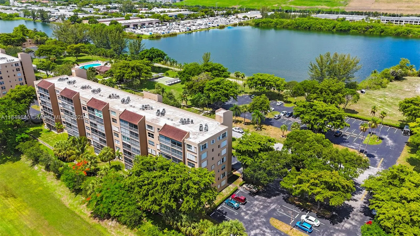 2 bedroom 2 bath for sale at 4570 NW 18th Ave # 606, Deerfield Beach FL 33064