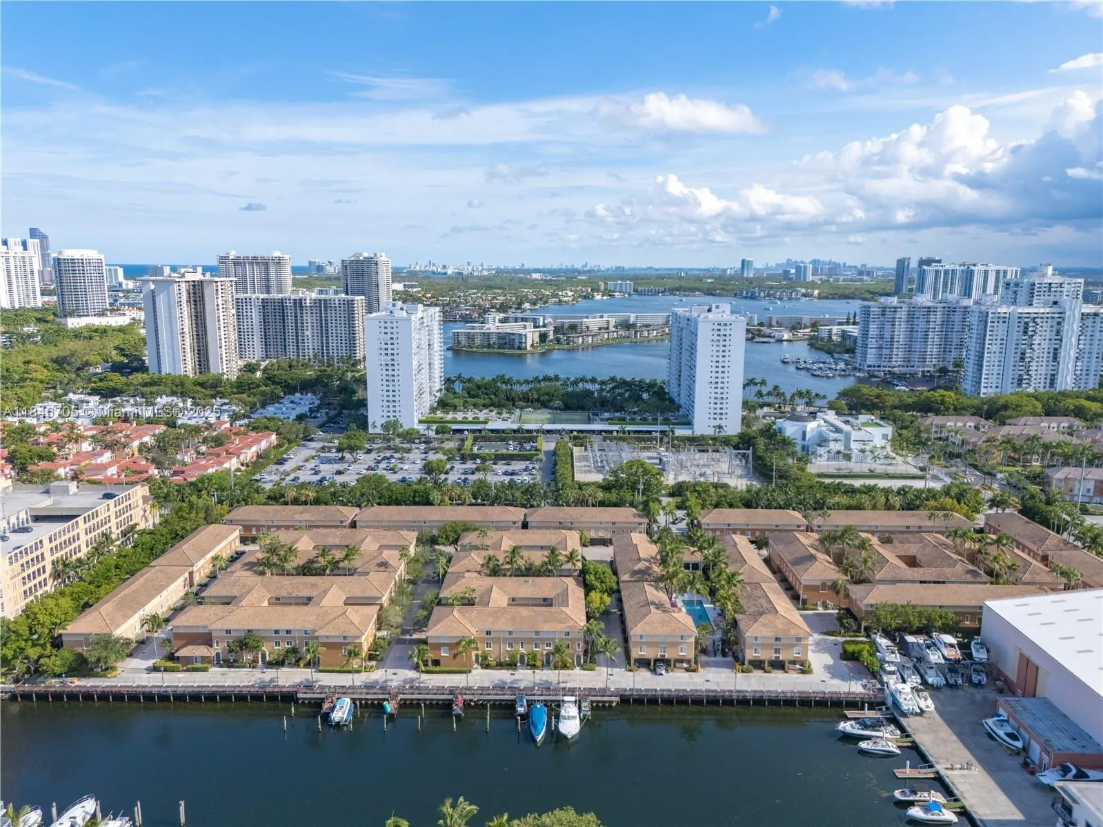 3 bedroom 2 bath for sale at 2861 NE 185th St # 305, Aventura FL 33180