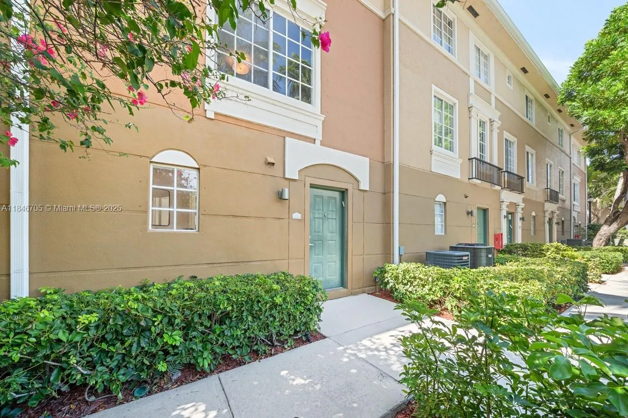 2861 NE 185th St # 305, Aventura FL 33180