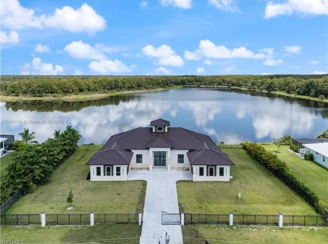 4 bedroom 5 bath for sale at 35XX Everglades Blvd, Naples FL 34120