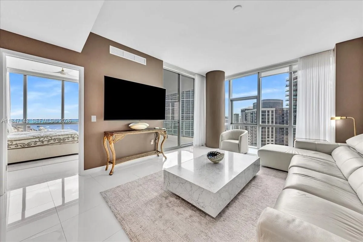 851 NE 1st Ave # 3711, Miami FL 33132