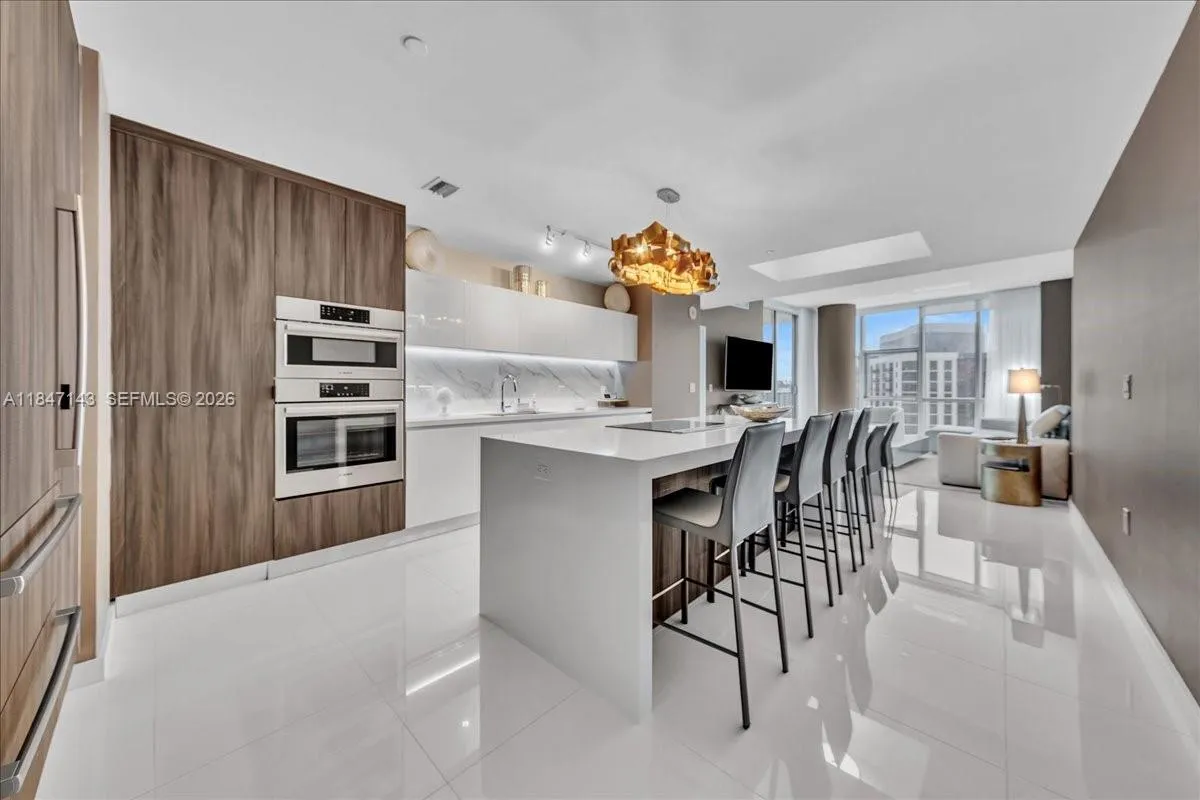 851 NE 1st Ave # 3711, Miami FL 33132