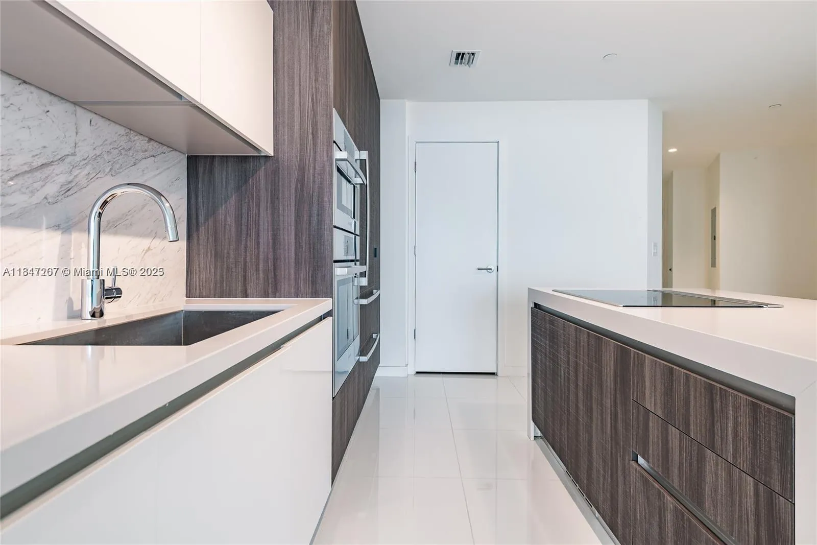 851 NE 1st Ave # 2100, Miami FL 33132