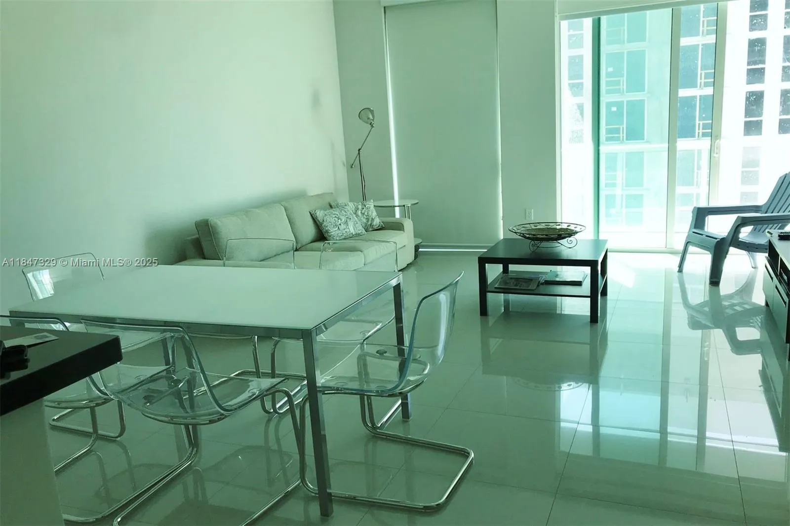 1 bedroom 1 bath for sale at 253 NE 2nd St # 2706, Miami FL 33132