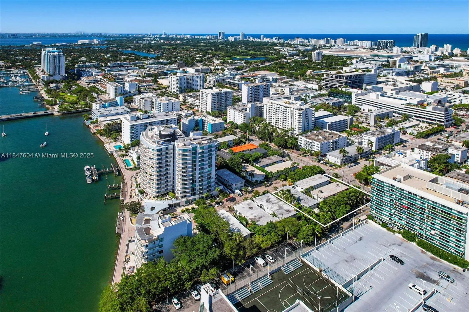 1580 Bay Rd, Miami Beach FL 33139