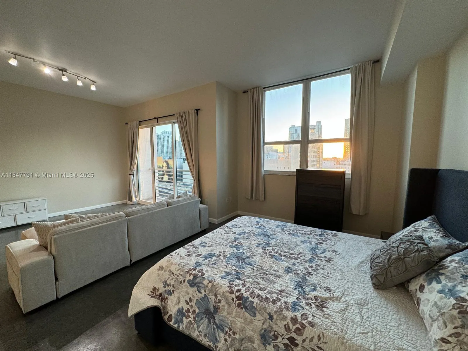 133 NE 2nd Ave # 1417, Miami FL 33132