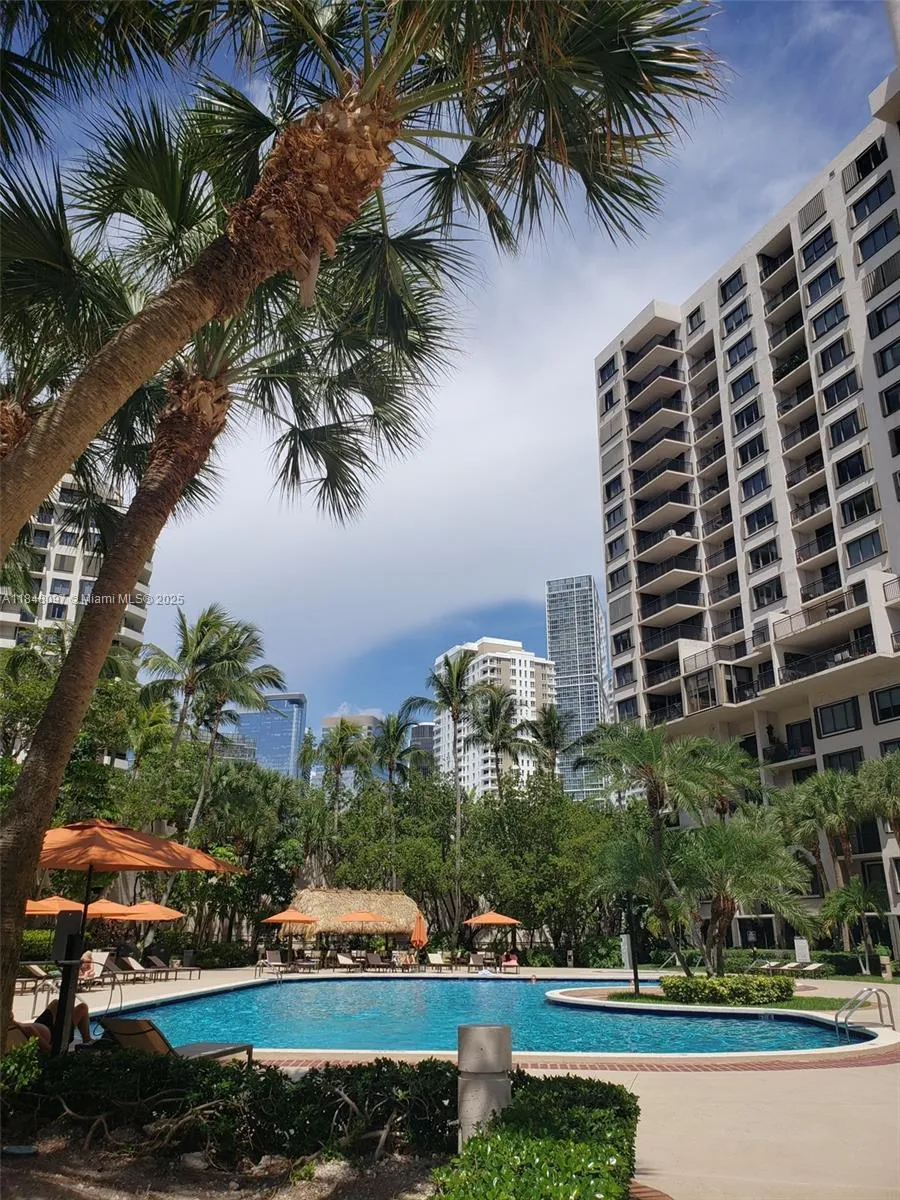 1 bedroom 1 bath for sale at 540 Brickell Key Dr # 1524, Miami FL 33131