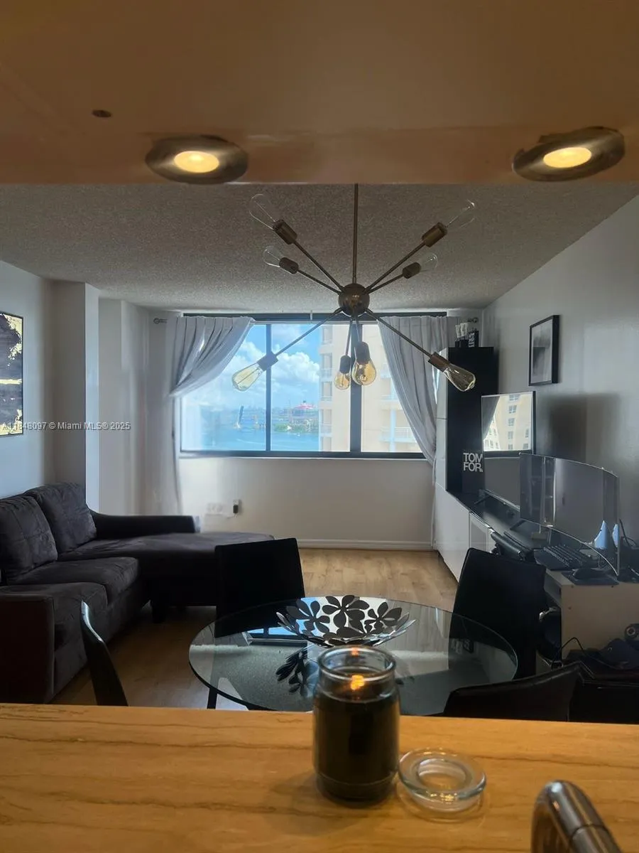 540 Brickell Key Dr # 1524, Miami FL 33131