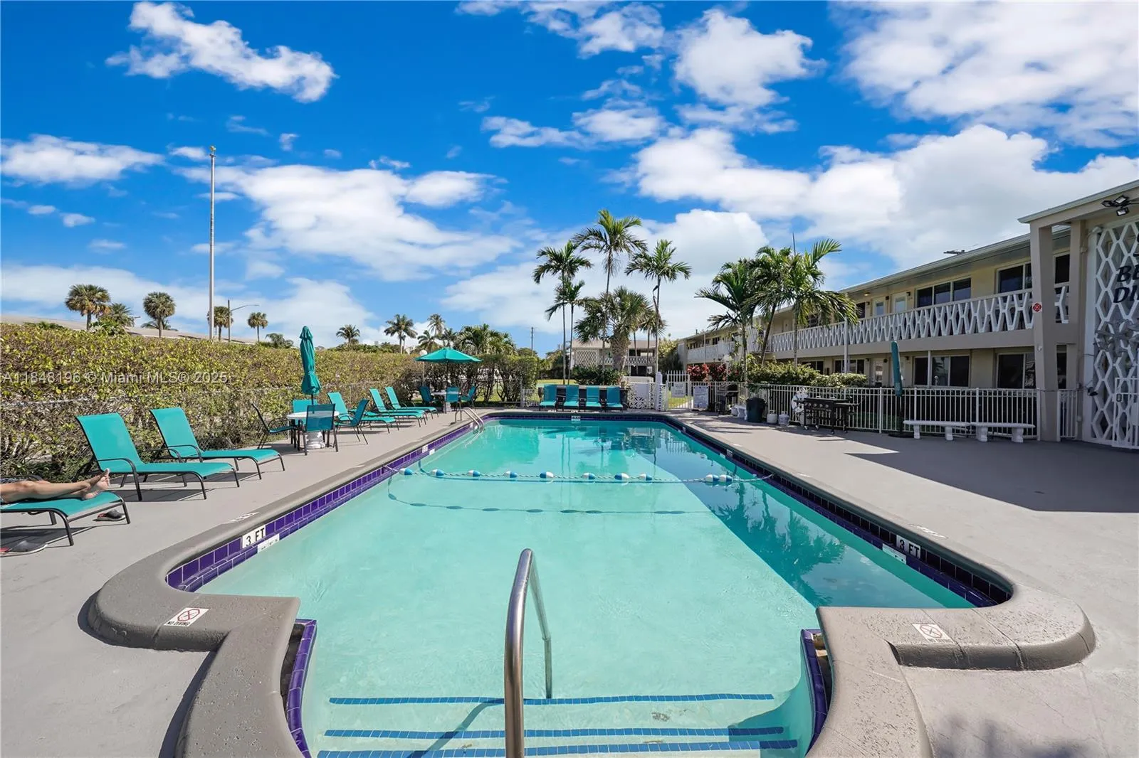 1 bedroom 1 bath for sale at 900 Atlantic Shores Blvd # 215, Hallandale Beach FL 33009