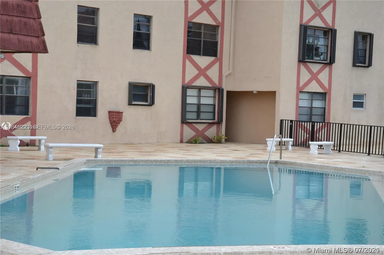 1325 W 68th St # 221, Hialeah FL 33014