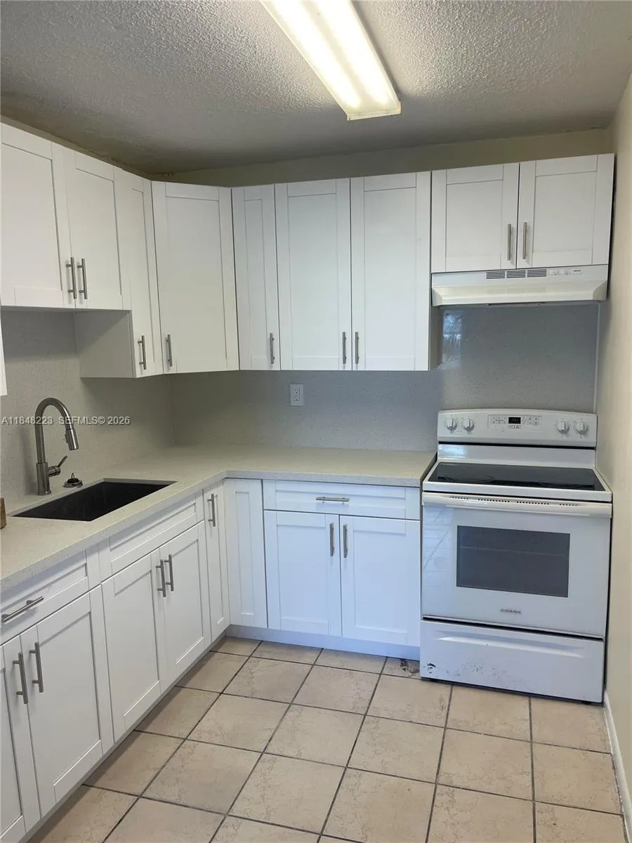 1325 W 68th St # 221, Hialeah FL 33014