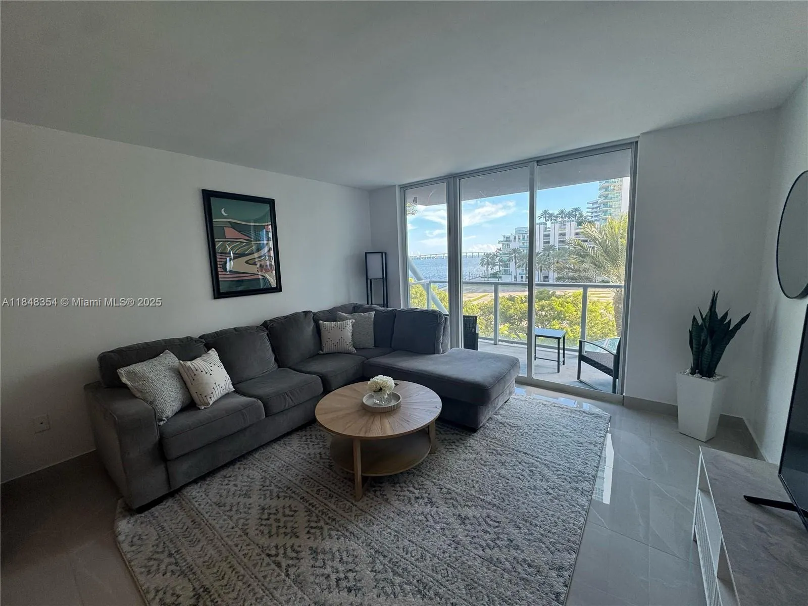 1 bedroom 1 bath for sale at 1155 Brickell Bay Dr # 307, Miami FL 33131