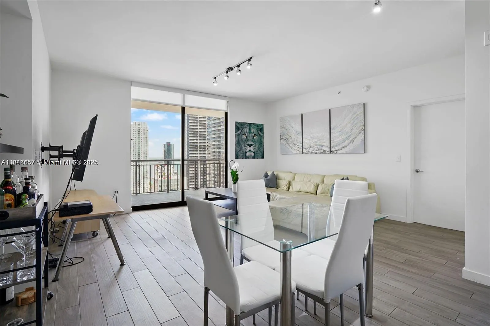 999 SW 1st Ave # 2717, Miami FL 33130