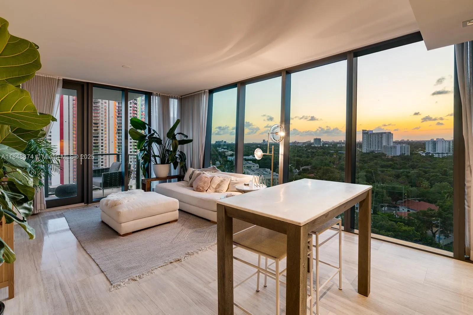 1 bedroom 1 bath for sale at 1451 Brickell Ave # 1404, Miami FL 33131