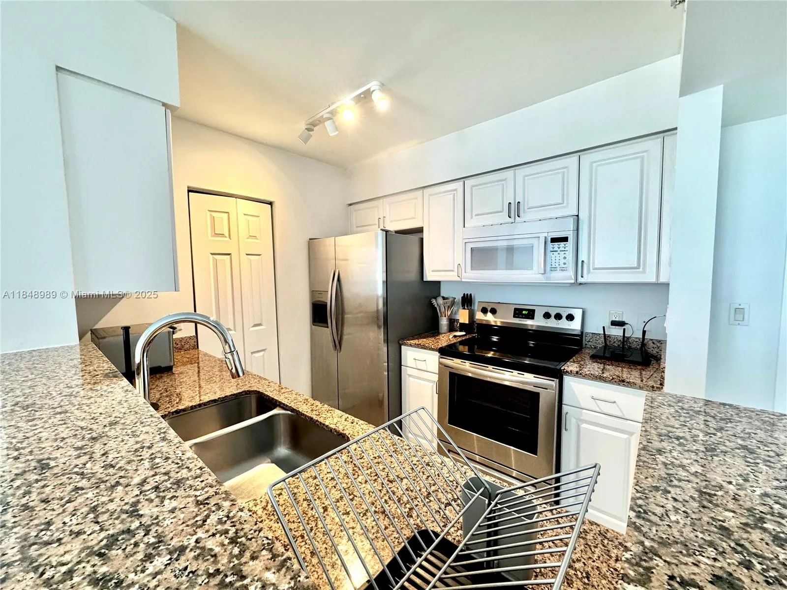 1155 Brickell Bay Dr # 906, Miami FL 33131