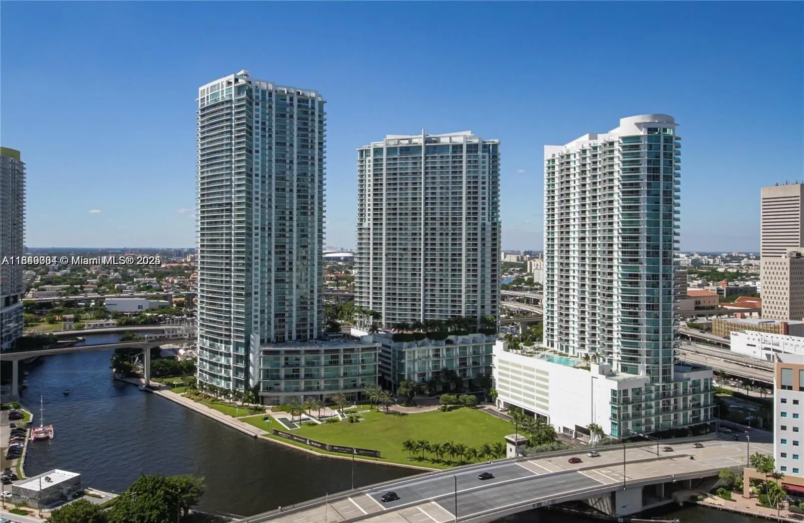 1 bedroom 1 bath for sale at 92 SW 3rd St # 3608, Miami FL 33130