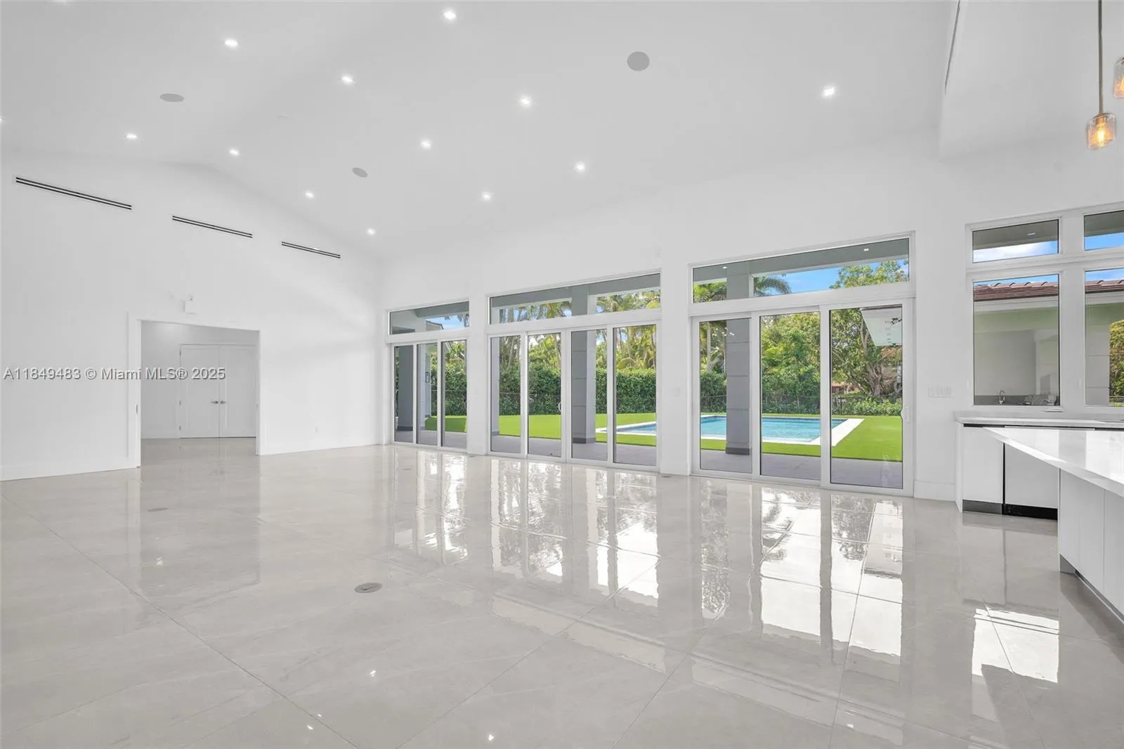 7900 SW 70th St, Miami FL 33143