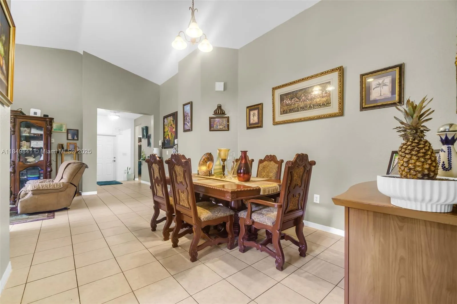 2219 SE 1st St, Homestead FL 33033