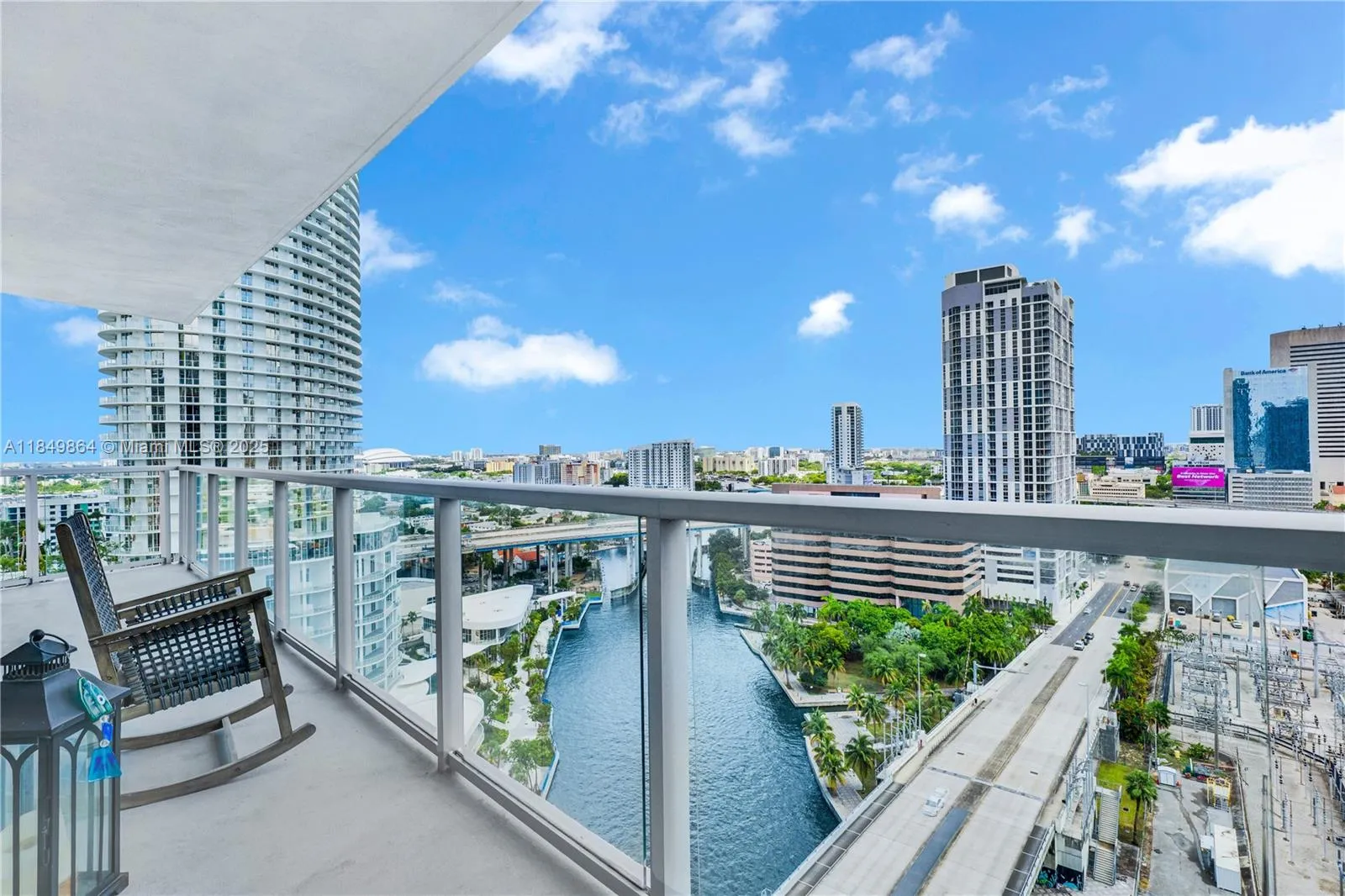 185 SW 7th St # 1901, Miami FL 33130