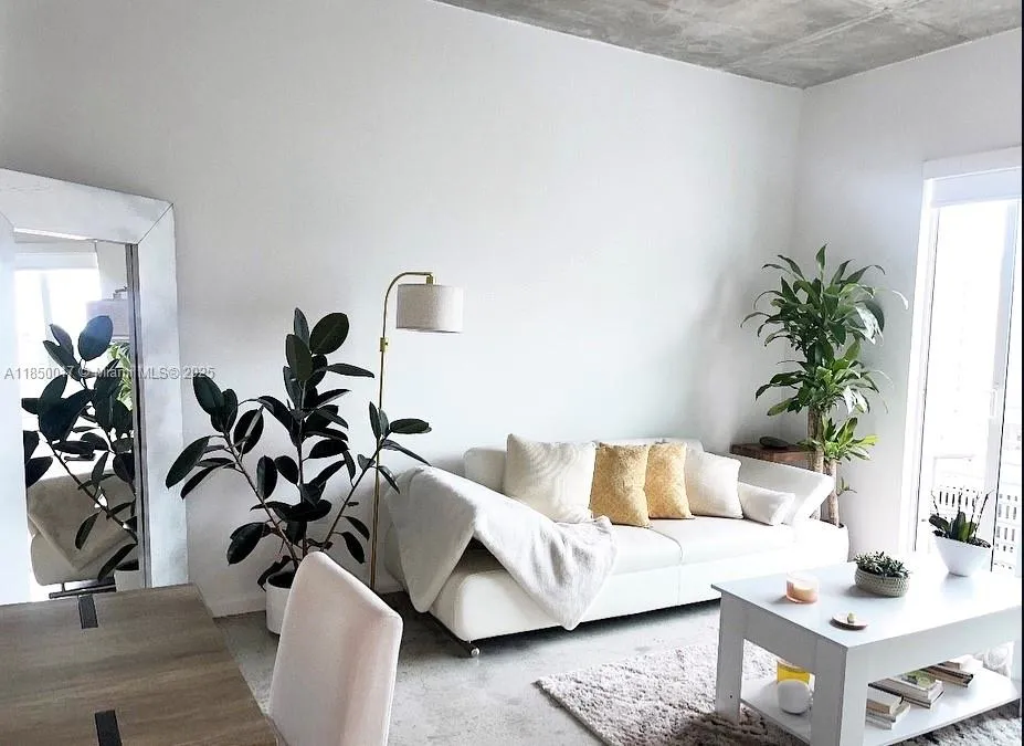 1 bedroom 1 bath for sale at 234 NE 3rd St # 1105, Miami FL 33132