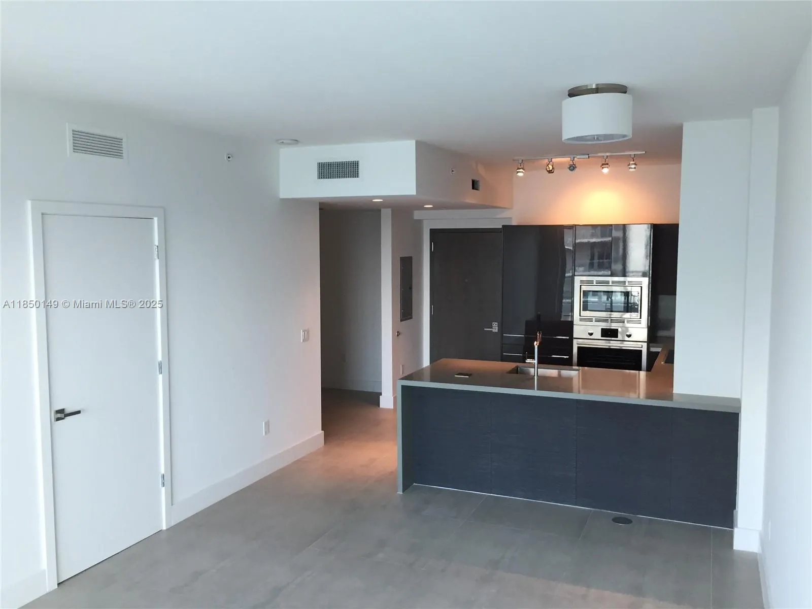 1 bedroom 1 bath for sale at 1080 Brickell Ave # 4107, Miami FL 33131