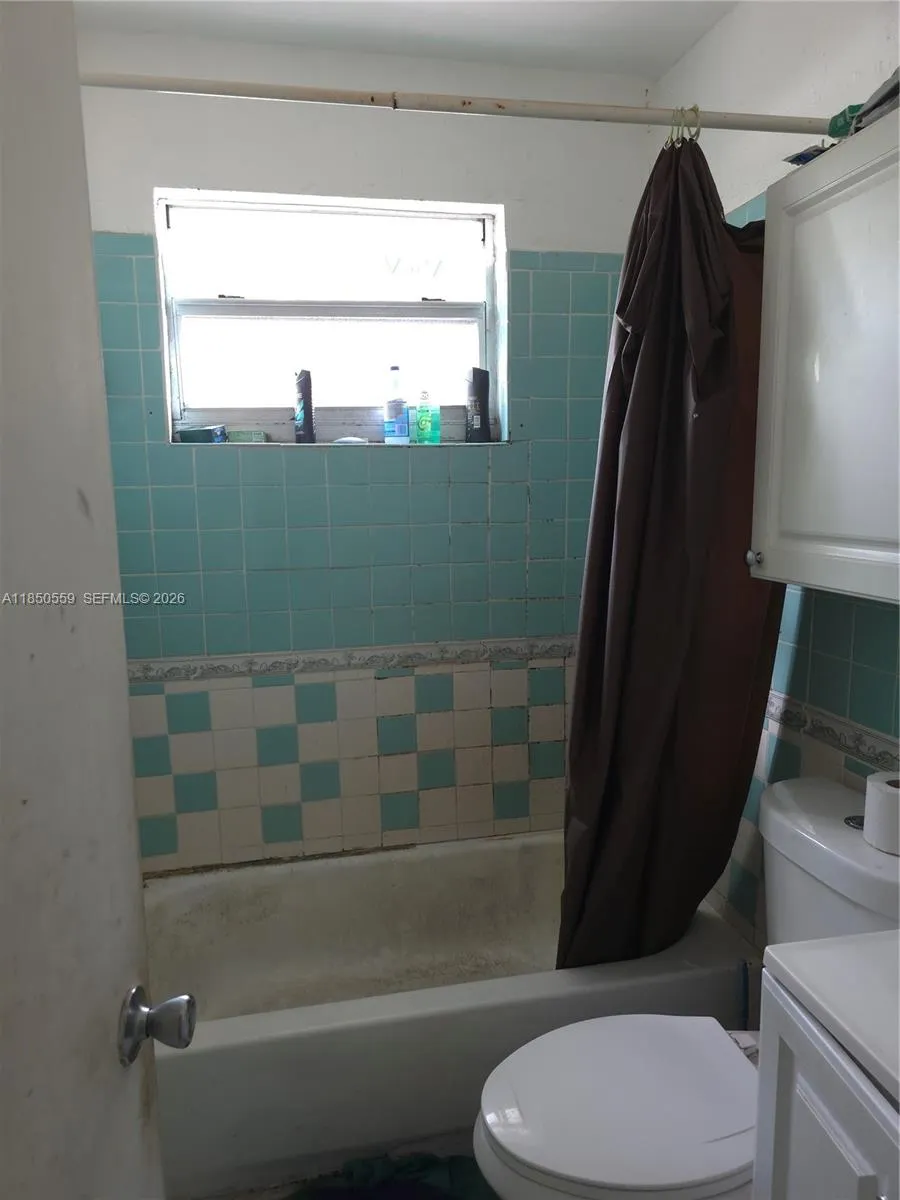 163 NW 18th Ct, Miami FL 33125