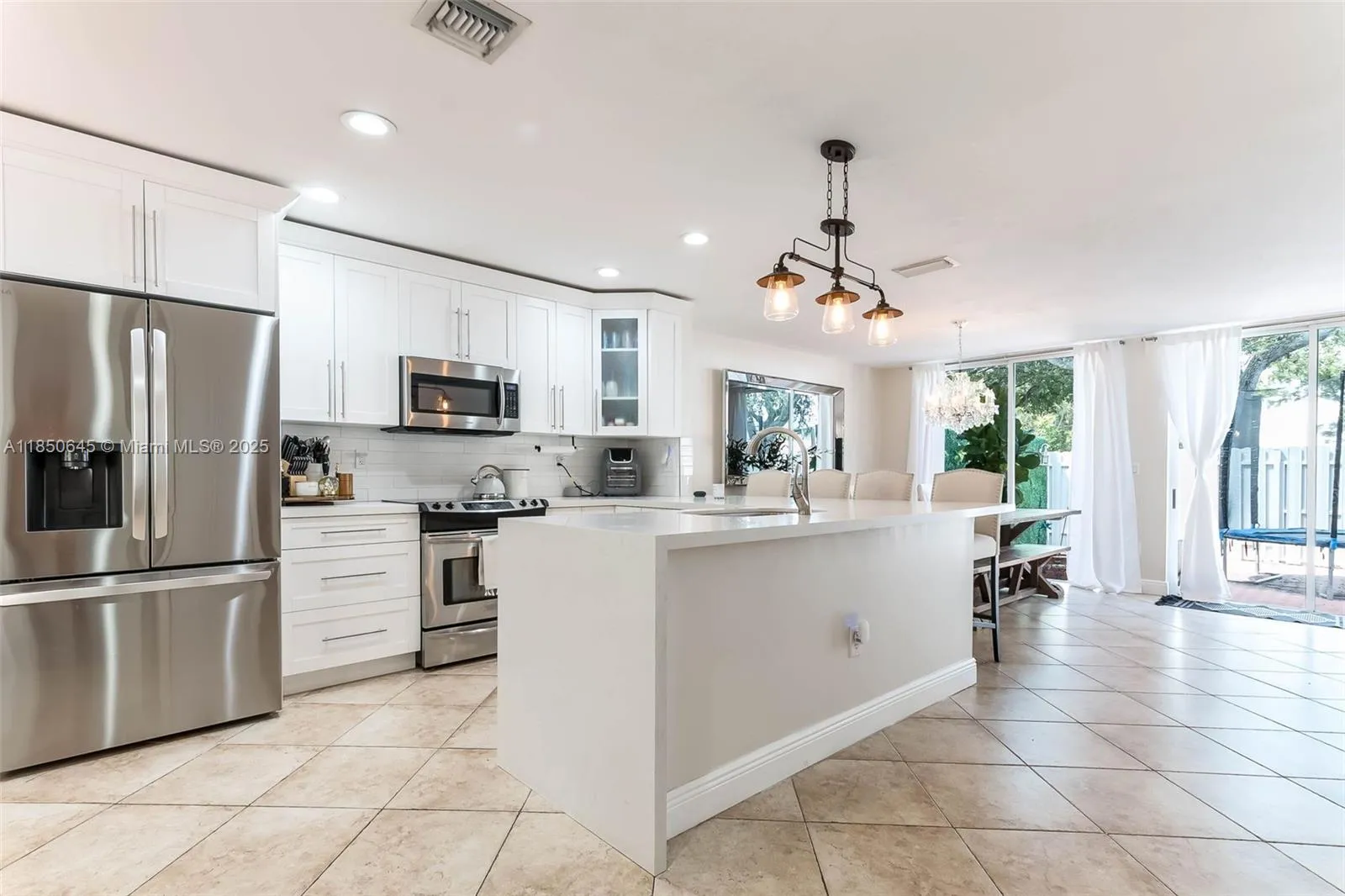 3 bedroom 2 bath for sale at 5224 NW 103rd Ave, Doral FL 33178