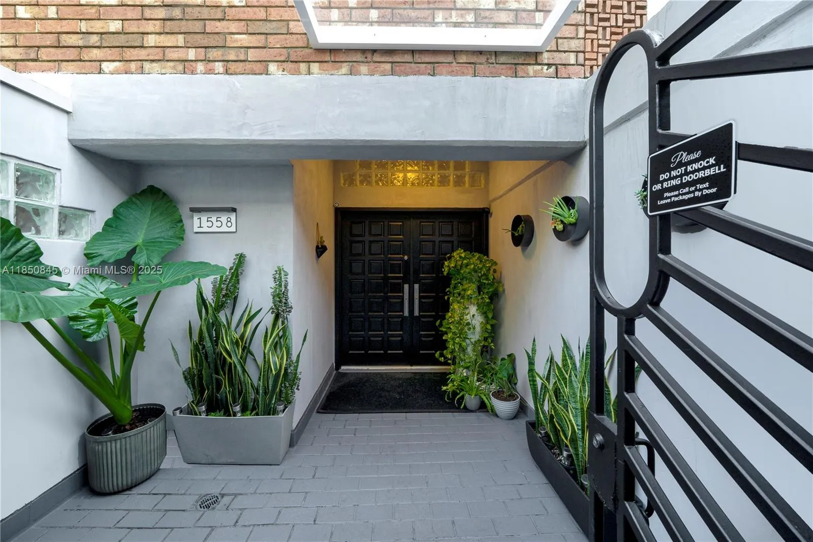 1558 NE Quayside Ter # D10, Miami FL 33138