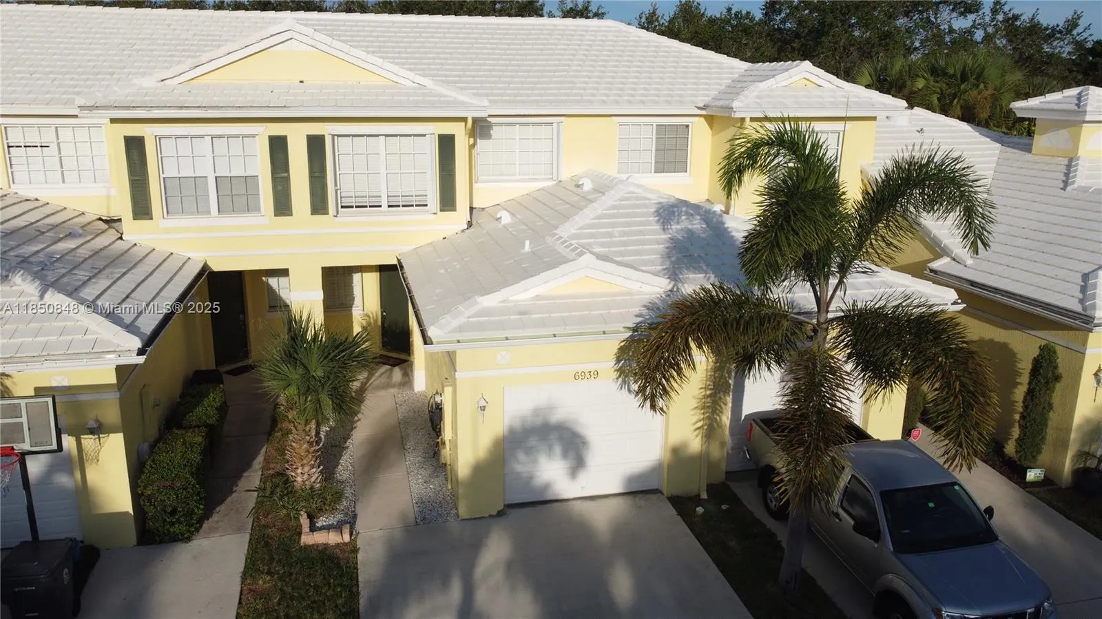 3 bedroom 2 bath for sale at 6939 Blue Skies Dr, Lake Worth FL 33463