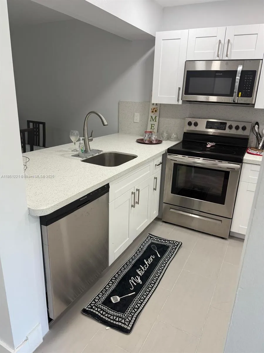 1 bedroom 1 bath for sale at 1102 Bahama Bnd # D2, Coconut Creek FL 33066