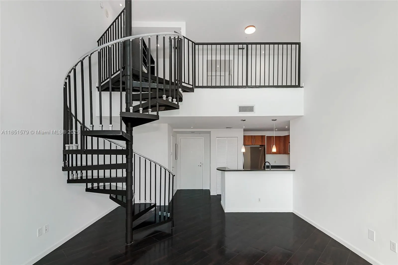 1 bedroom 1 bath for sale at 300 S Biscayne Blvd # 826, Miami FL 33131