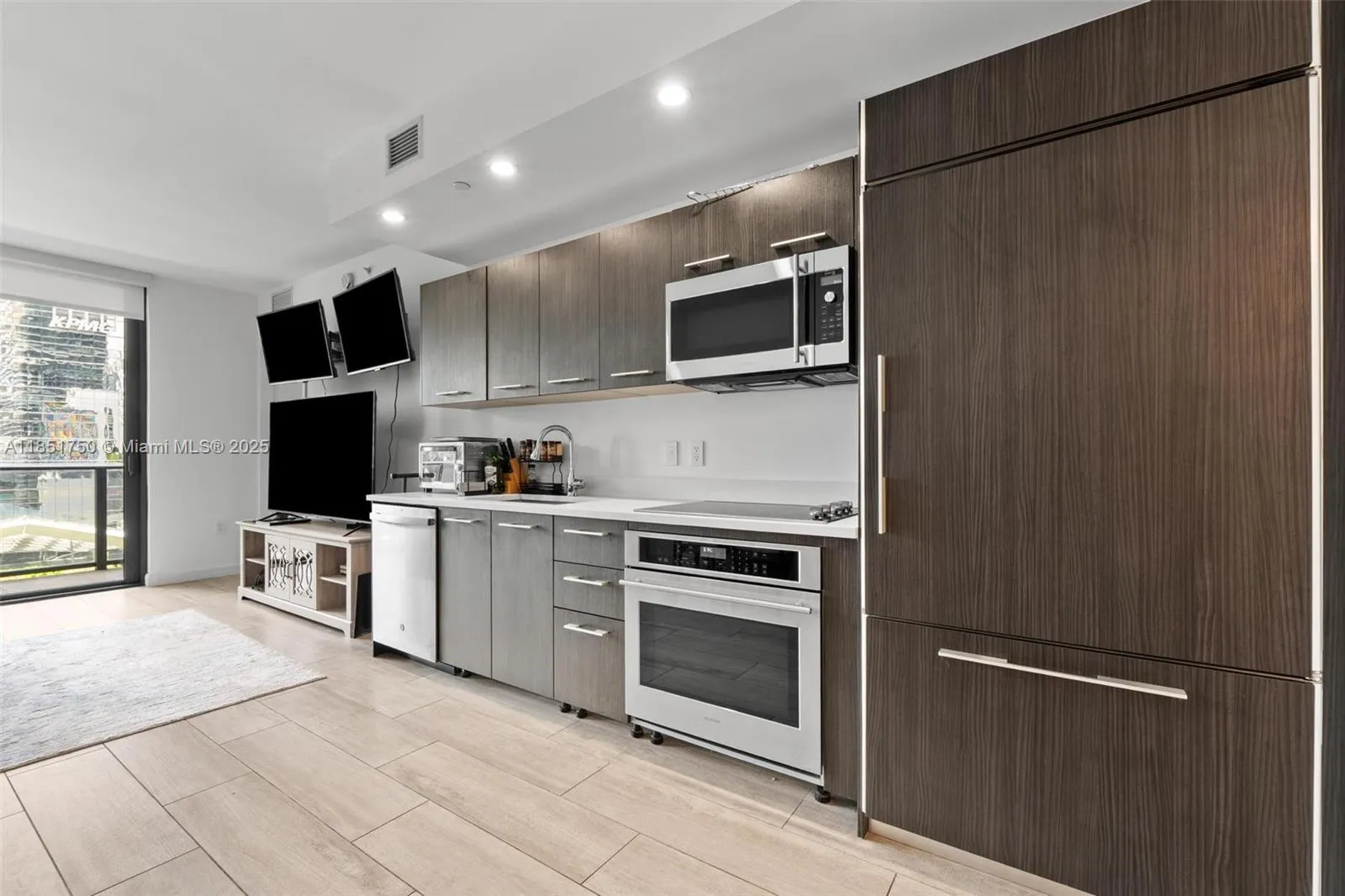 45 SW 9th St # 1109, Miami FL 33130