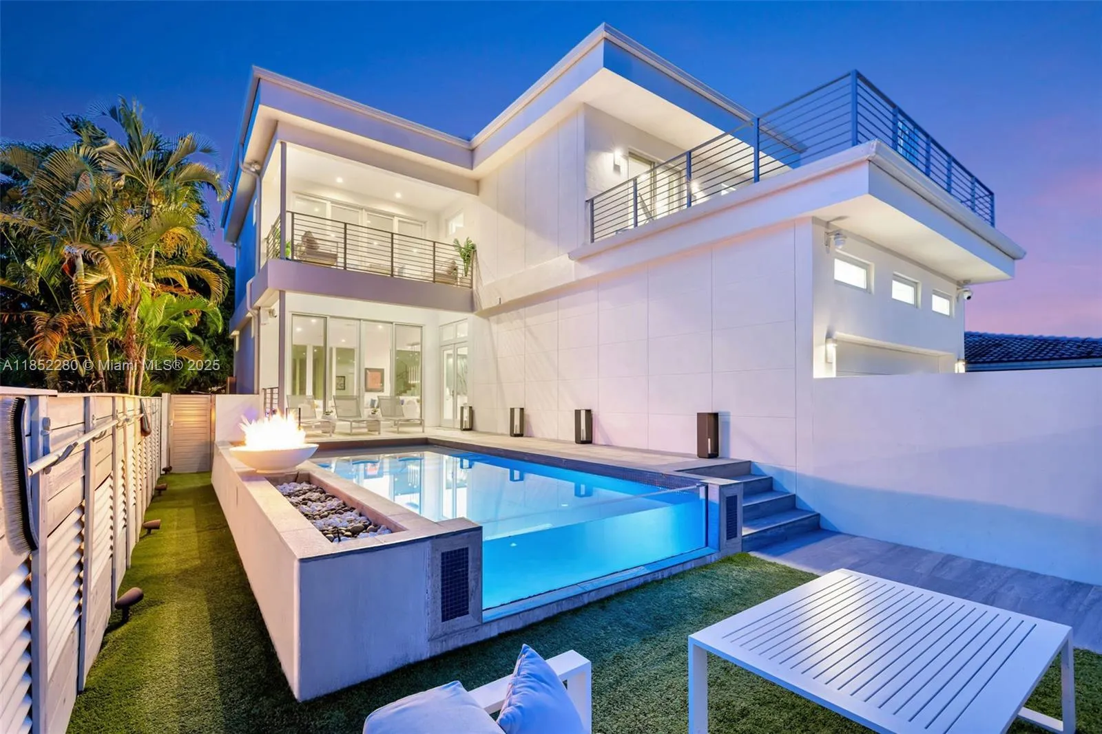 3 bedroom 3 bath for sale at 1243 Washington St, Hollywood FL 33019