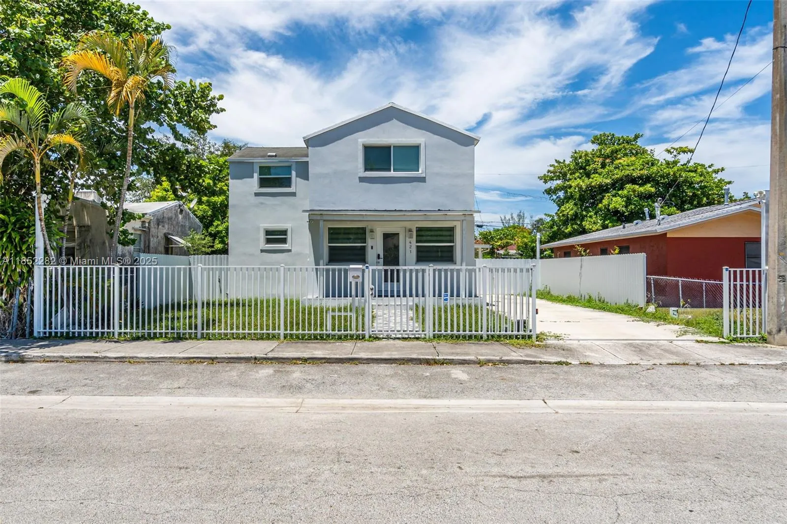 3 bedroom 2 bath for sale at 421 NW 44th St, Miami FL 33127
