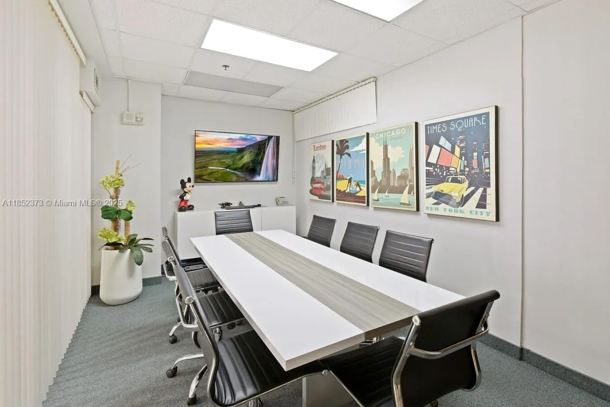 168 SE 1st St # 9, Miami FL 33131