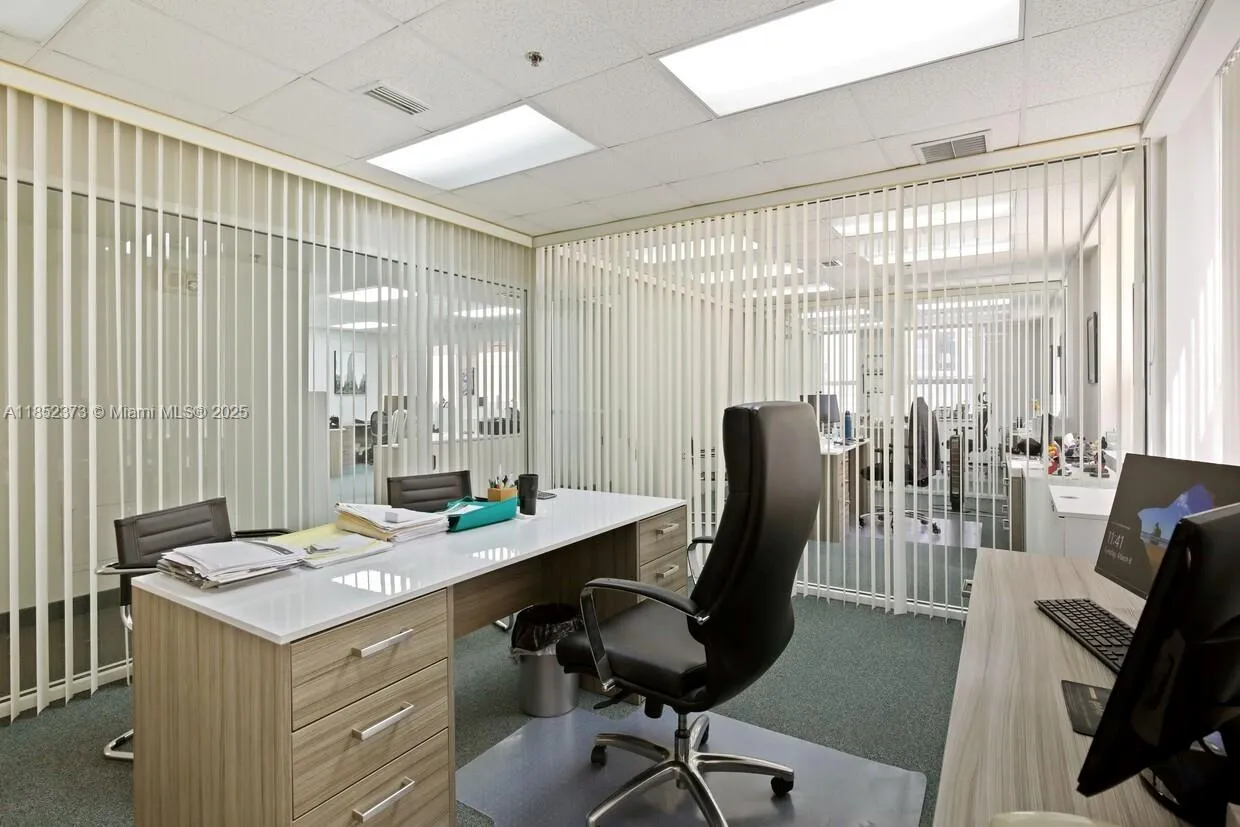 168 SE 1st St # 9, Miami FL 33131