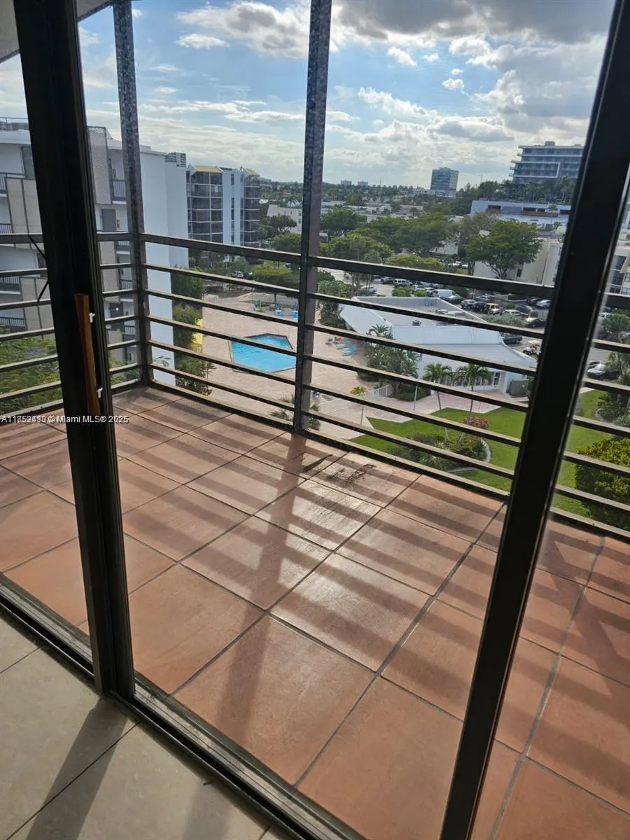 20500 W Country Club Dr # 804, Aventura FL 33180
