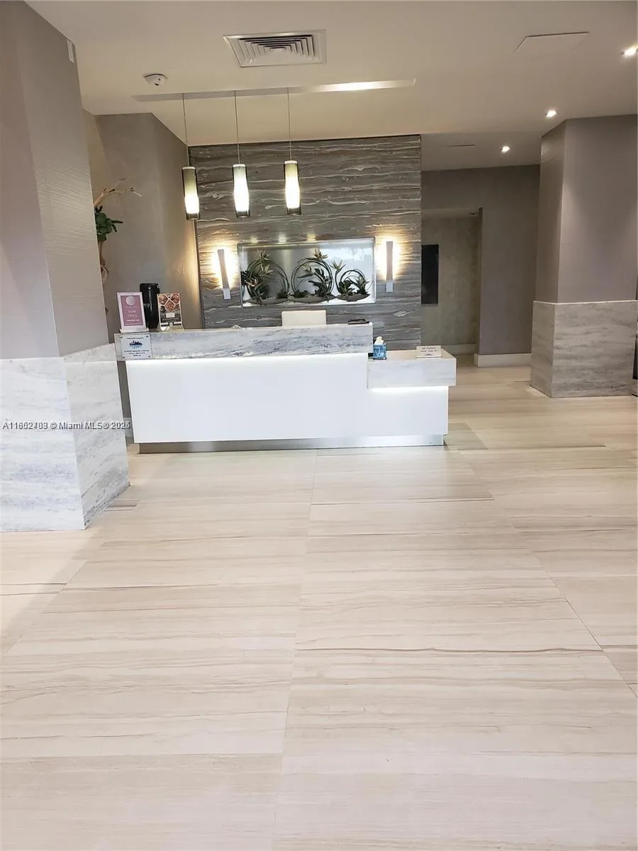 2301 S Ocean Dr # 1906, Hollywood FL 33019